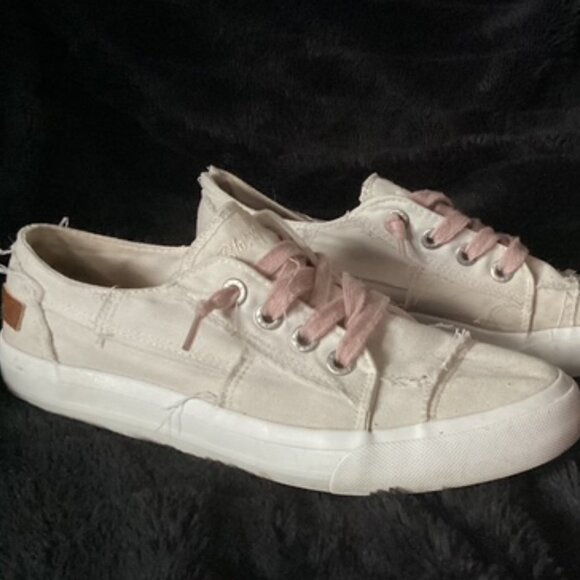 🌸 Blowfish Slip-On Canvas Shoes | Women’s 9 | Light Pink 🌸 - Picture 1 of 3